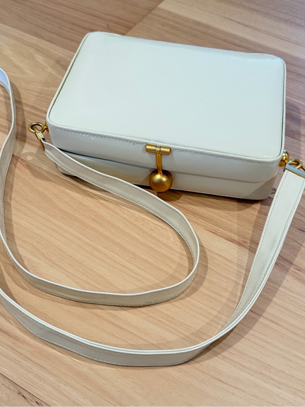 Vintage Accessory Lady Ivory Crossbody Bag